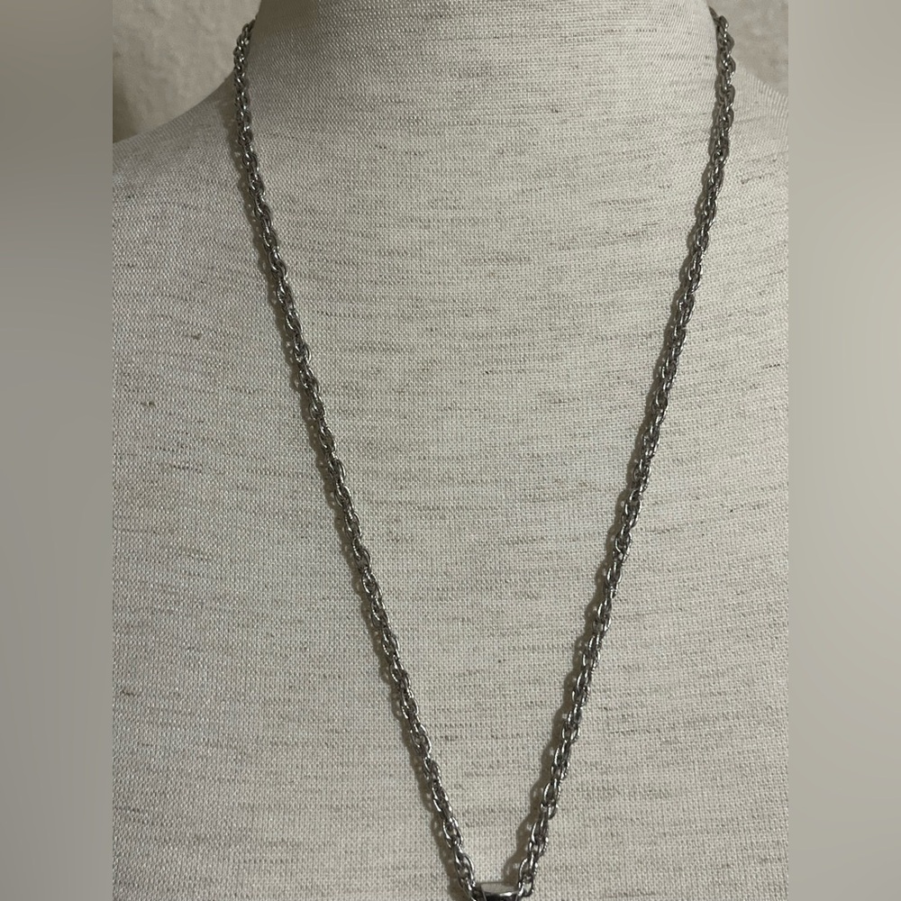 Vintage AVON Egyptian Revival Silver & Black Pendant Necklace - Picture 5 of 7